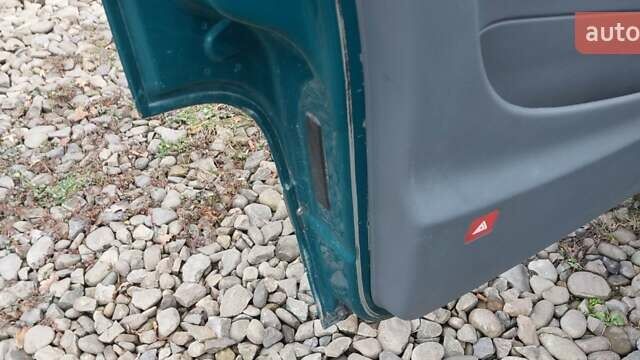 Зеленый Мерседес Вито, объемом двигателя 2.2 л и пробегом 300 тыс. км за 4900 $, фото 3 на Automoto.ua