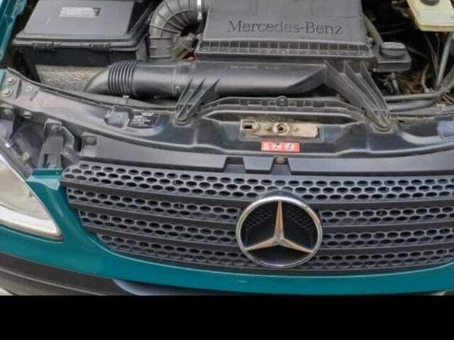 Зеленый Мерседес Вито, объемом двигателя 2.2 л и пробегом 186 тыс. км за 9998 $, фото 4 на Automoto.ua