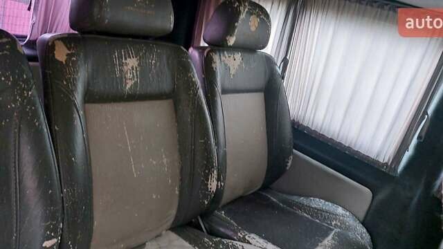 Зеленый Мерседес Вито, объемом двигателя 2.2 л и пробегом 300 тыс. км за 4900 $, фото 7 на Automoto.ua