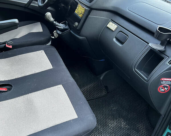 Зеленый Мерседес Вито, объемом двигателя 2.14 л и пробегом 200 тыс. км за 13500 $, фото 4 на Automoto.ua