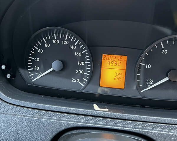 Зеленый Мерседес Вито, объемом двигателя 2.14 л и пробегом 200 тыс. км за 13500 $, фото 7 на Automoto.ua