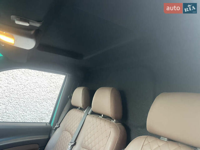 Зеленый Мерседес Вито, объемом двигателя 2.2 л и пробегом 202 тыс. км за 14150 $, фото 8 на Automoto.ua