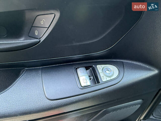 Зелений Мерседес Віто, об'ємом двигуна 1.95 л та пробігом 225 тис. км за 23999 $, фото 70 на Automoto.ua