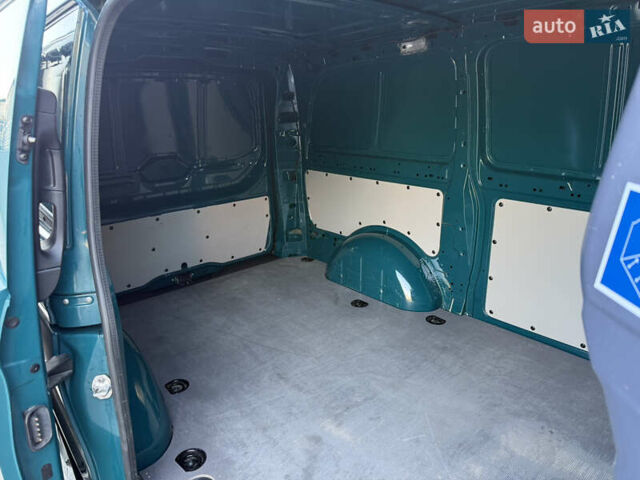 Зеленый Мерседес Вито, объемом двигателя 1.95 л и пробегом 225 тыс. км за 24444 $, фото 23 на Automoto.ua