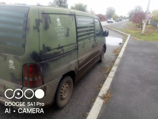 Зеленый Мерседес Вито, объемом двигателя 2.2 л и пробегом 450 тыс. км за 2500 $, фото 6 на Automoto.ua