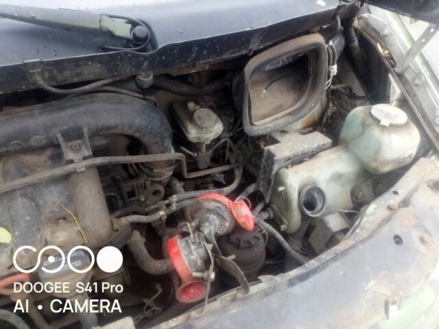 Зеленый Мерседес Вито, объемом двигателя 2.2 л и пробегом 450 тыс. км за 2500 $, фото 2 на Automoto.ua