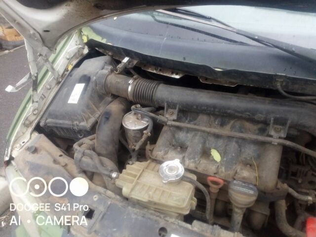 Зеленый Мерседес Вито, объемом двигателя 2.2 л и пробегом 450 тыс. км за 2500 $, фото 1 на Automoto.ua