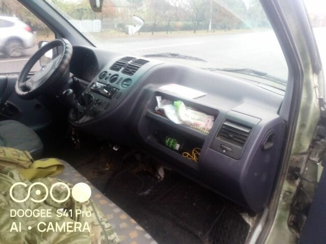 Зеленый Мерседес Вито, объемом двигателя 2.2 л и пробегом 450 тыс. км за 2500 $, фото 3 на Automoto.ua