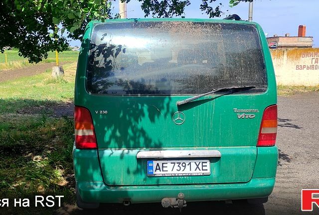 Зелений Мерседес Віто, об'ємом двигуна 2.3 л та пробігом 300 тис. км за 3500 $, фото 2 на Automoto.ua