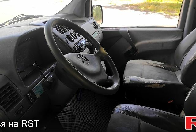 Зелений Мерседес Віто, об'ємом двигуна 2.3 л та пробігом 300 тис. км за 3500 $, фото 1 на Automoto.ua