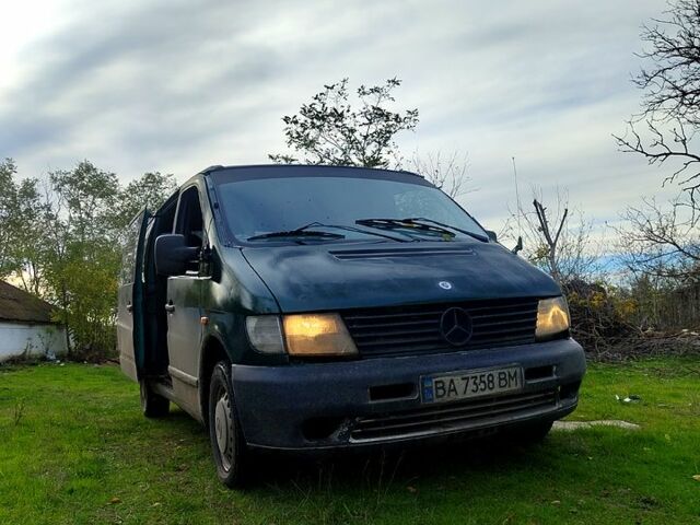 Зеленый Мерседес Вито, объемом двигателя 2.3 л и пробегом 300 тыс. км за 3200 $, фото 1 на Automoto.ua