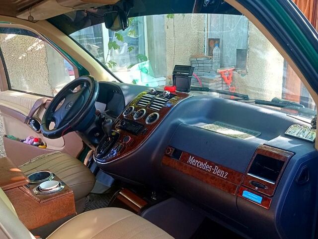Зелений Мерседес Віто, об'ємом двигуна 2.2 л та пробігом 400 тис. км за 5000 $, фото 1 на Automoto.ua