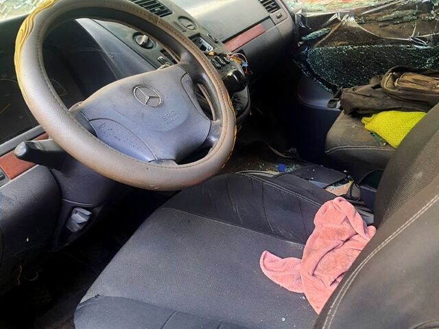 Зелений Мерседес Віто, об'ємом двигуна 2.2 л та пробігом 382 тис. км за 1700 $, фото 2 на Automoto.ua