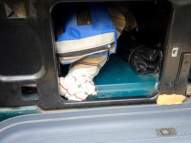 Зеленый Мерседес Вито, объемом двигателя 2.1 л и пробегом 186 тыс. км за 9900 $, фото 4 на Automoto.ua