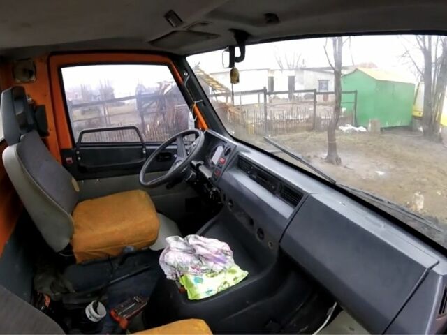 Оранжевый Мерседес Вито, объемом двигателя 2.4 л и пробегом 400 тыс. км за 2024 $, фото 4 на Automoto.ua