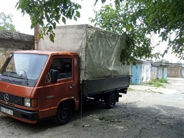 Оранжевый Мерседес Вито, объемом двигателя 2.4 л и пробегом 400 тыс. км за 2024 $, фото 2 на Automoto.ua