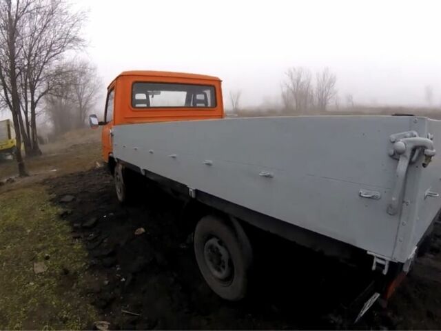 Оранжевый Мерседес Вито, объемом двигателя 2.4 л и пробегом 400 тыс. км за 2024 $, фото 6 на Automoto.ua