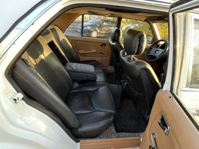 Мерседес В123 1980 в Днепре (Днепропетровске) на Automoto.ua Белый Мерседес В123, объемом двигателя 2 л и пробегом 3 тыс. км за 2900 $, фото 7 на Automoto.ua