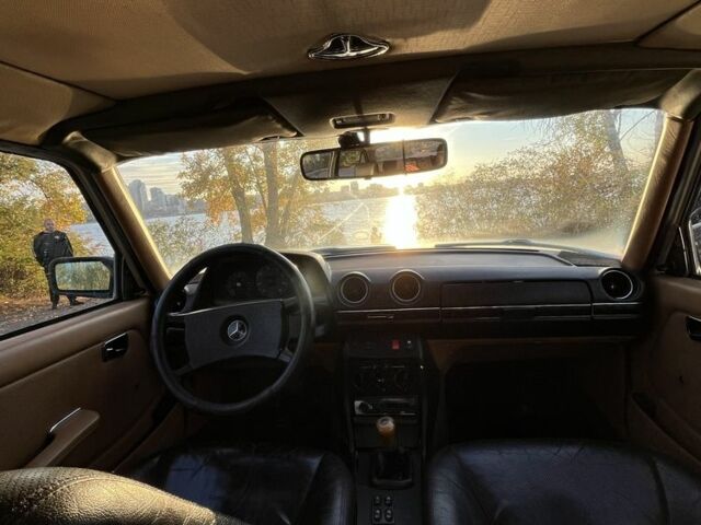 Мерседес В123 1980 в Днепре (Днепропетровске) на Automoto.ua Белый Мерседес В123, объемом двигателя 2 л и пробегом 3 тыс. км за 2900 $, фото 3 на Automoto.ua