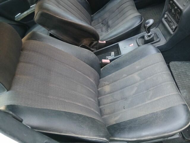 Белый Мерседес В123, объемом двигателя 2 л и пробегом 230 тыс. км за 900 $, фото 6 на Automoto.ua