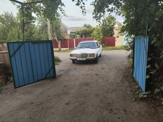 Білий Мерседес В123, об'ємом двигуна 3 л та пробігом 200 тис. км за 1500 $, фото 1 на Automoto.ua