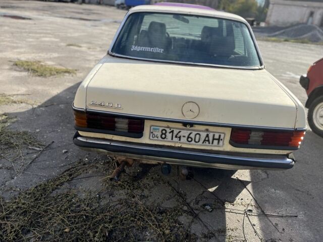 Білий Мерседес В123, об'ємом двигуна 0 л та пробігом 777 тис. км за 286 $, фото 5 на Automoto.ua