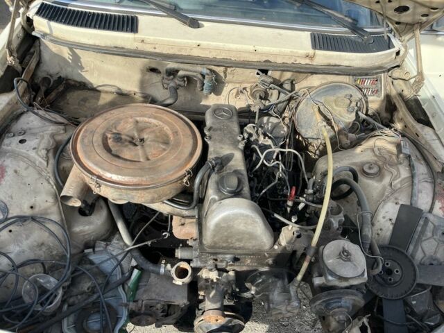 Білий Мерседес В123, об'ємом двигуна 0 л та пробігом 777 тис. км за 286 $, фото 2 на Automoto.ua