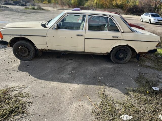 Білий Мерседес В123, об'ємом двигуна 0 л та пробігом 777 тис. км за 286 $, фото 3 на Automoto.ua