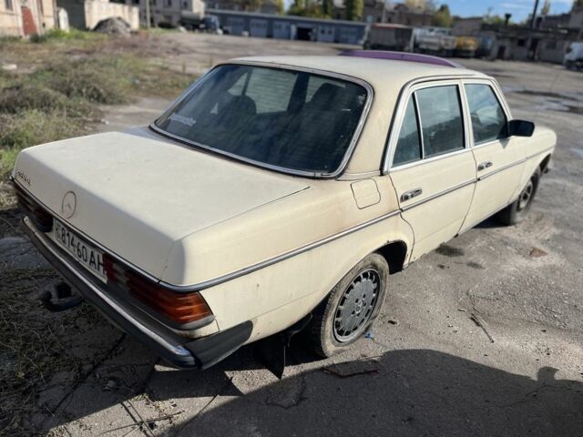 Білий Мерседес В123, об'ємом двигуна 0 л та пробігом 777 тис. км за 286 $, фото 6 на Automoto.ua