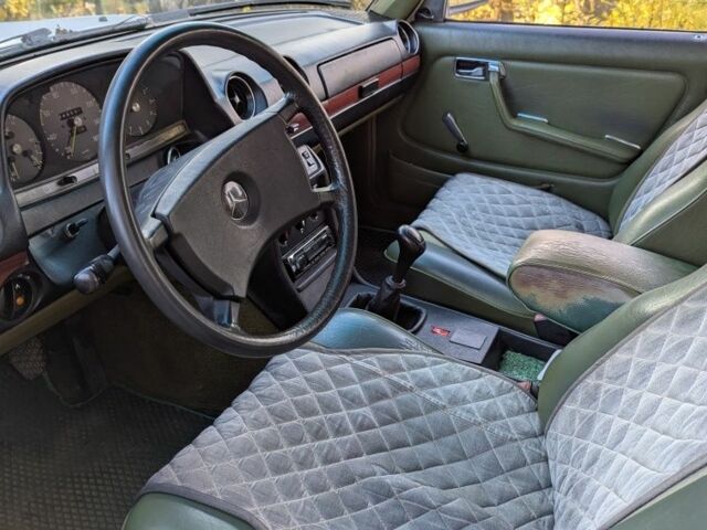 Білий Мерседес В123, об'ємом двигуна 2 л та пробігом 446 тис. км за 1999 $, фото 2 на Automoto.ua