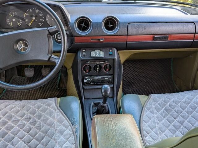 Білий Мерседес В123, об'ємом двигуна 2 л та пробігом 446 тис. км за 1999 $, фото 3 на Automoto.ua