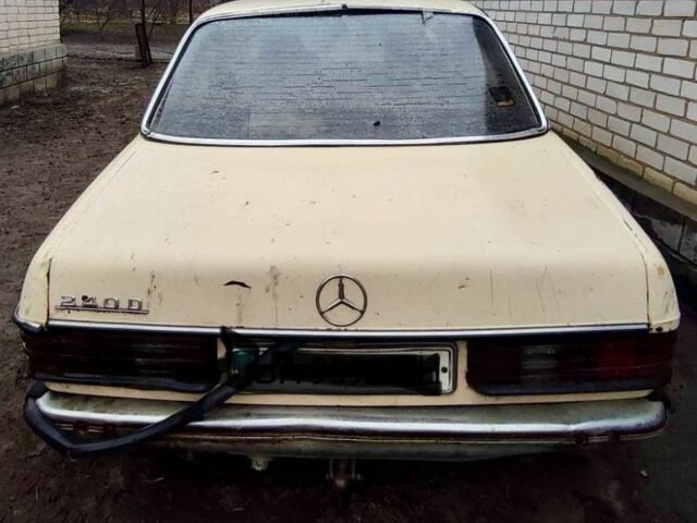 Бежевый Мерседес В123, объемом двигателя 2.4 л и пробегом 360 тыс. км за 1000 $, фото 1 на Automoto.ua