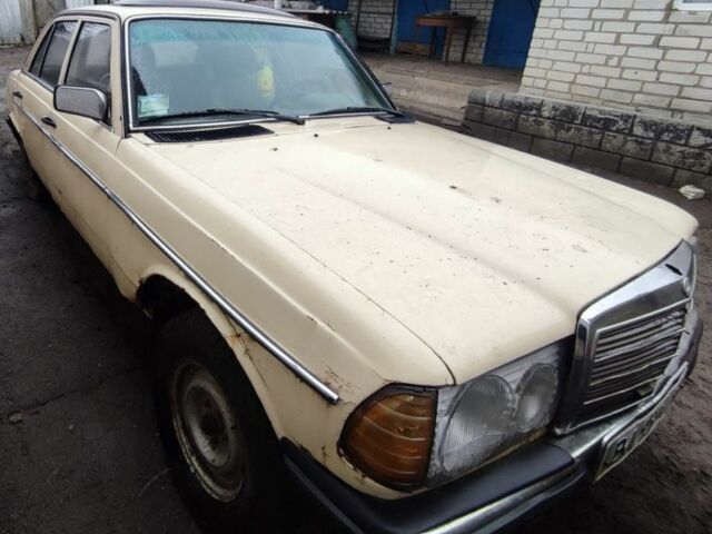Бежевый Мерседес В123, объемом двигателя 2.4 л и пробегом 360 тыс. км за 1000 $, фото 3 на Automoto.ua