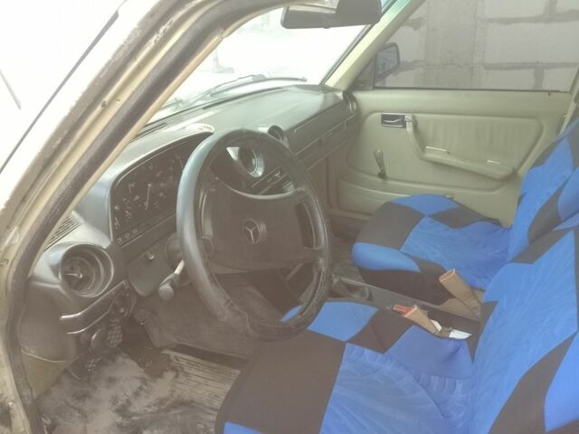 Бежевий Мерседес В123, об'ємом двигуна 0 л та пробігом 3 тис. км за 1500 $, фото 2 на Automoto.ua