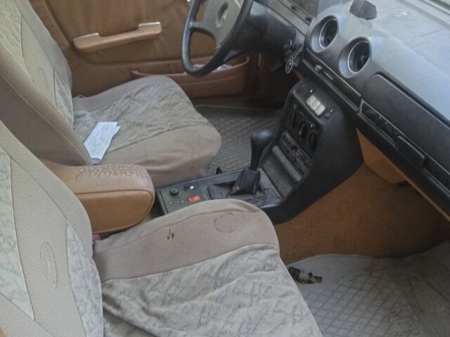 Бежевый Мерседес В123, объемом двигателя 2.3 л и пробегом 300 тыс. км за 1188 $, фото 3 на Automoto.ua