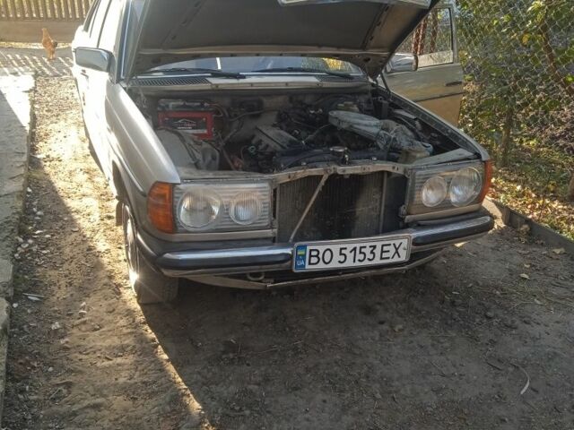 Бежевый Мерседес В123, объемом двигателя 2.3 л и пробегом 300 тыс. км за 1188 $, фото 4 на Automoto.ua