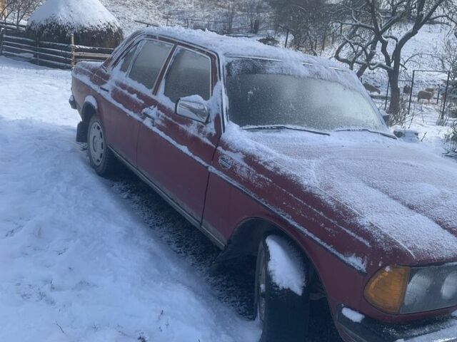 Красный Мерседес В123, объемом двигателя 0 л и пробегом 2 тыс. км за 591 $, фото 2 на Automoto.ua