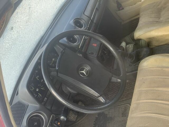 Красный Мерседес В123, объемом двигателя 0 л и пробегом 2 тыс. км за 591 $, фото 4 на Automoto.ua