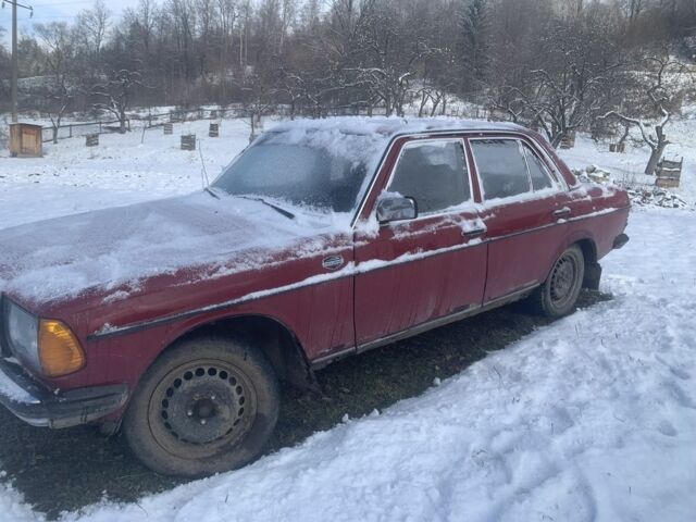 Красный Мерседес В123, объемом двигателя 0 л и пробегом 2 тыс. км за 591 $, фото 1 на Automoto.ua