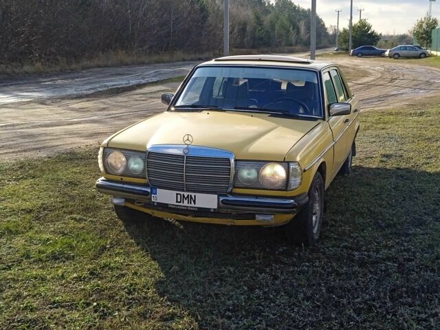 Жовтий Мерседес В123, об'ємом двигуна 2.3 л та пробігом 167 тис. км за 1500 $, фото 5 на Automoto.ua