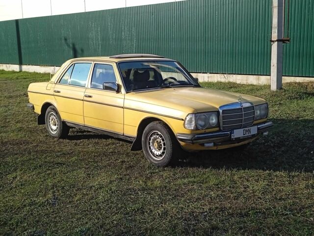 Жовтий Мерседес В123, об'ємом двигуна 2.3 л та пробігом 167 тис. км за 1500 $, фото 3 на Automoto.ua