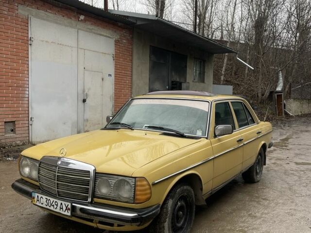 Жовтий Мерседес В123, об'ємом двигуна 2.3 л та пробігом 388 тис. км за 1850 $, фото 12 на Automoto.ua