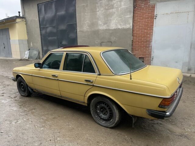 Жовтий Мерседес В123, об'ємом двигуна 2.3 л та пробігом 388 тис. км за 1850 $, фото 9 на Automoto.ua