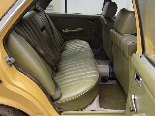 Жовтий Мерседес В123, об'ємом двигуна 2.3 л та пробігом 388 тис. км за 1850 $, фото 17 на Automoto.ua