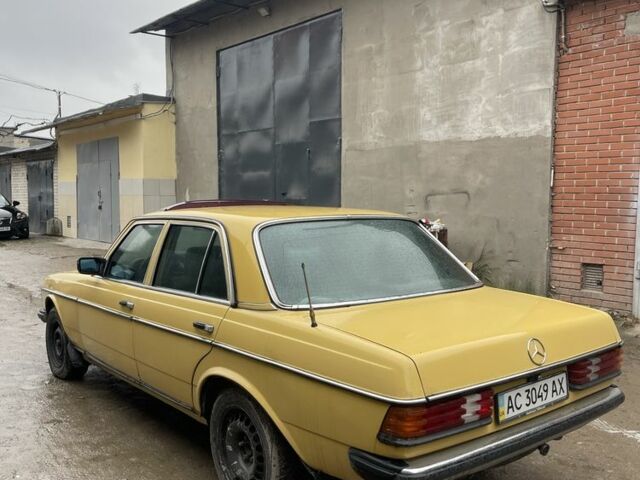 Жовтий Мерседес В123, об'ємом двигуна 2.3 л та пробігом 388 тис. км за 1850 $, фото 7 на Automoto.ua