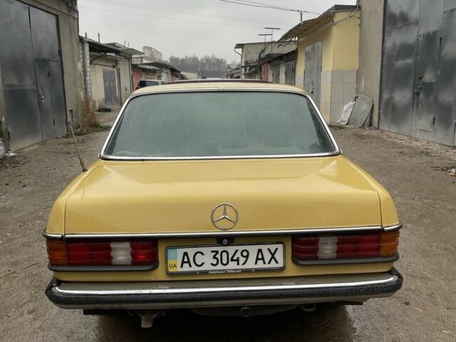 Жовтий Мерседес В123, об'ємом двигуна 2.3 л та пробігом 388 тис. км за 1850 $, фото 6 на Automoto.ua