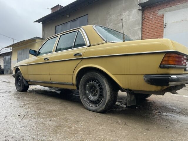 Жовтий Мерседес В123, об'ємом двигуна 2.3 л та пробігом 388 тис. км за 1850 $, фото 8 на Automoto.ua