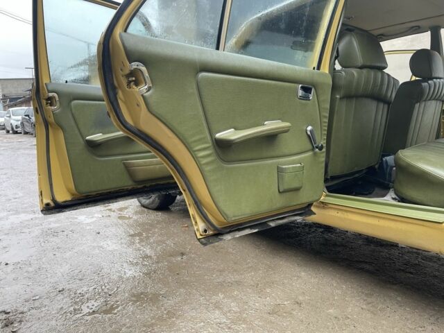 Жовтий Мерседес В123, об'ємом двигуна 2.3 л та пробігом 388 тис. км за 1850 $, фото 19 на Automoto.ua