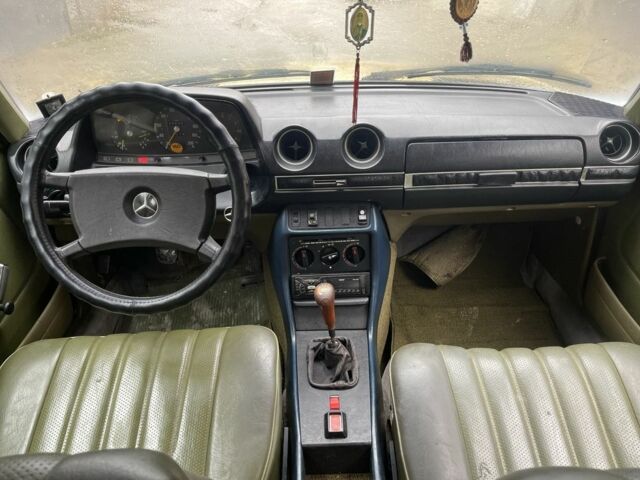 Жовтий Мерседес В123, об'ємом двигуна 2.3 л та пробігом 388 тис. км за 1850 $, фото 22 на Automoto.ua