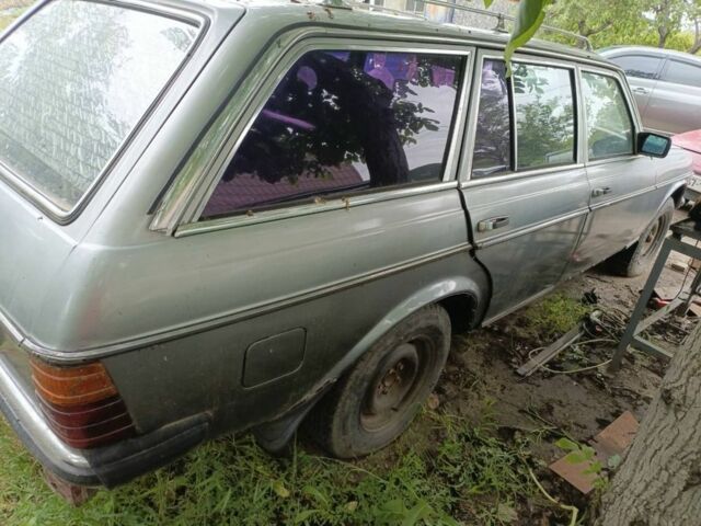Мерседес В123 1985 в Николаеве на Automoto.ua Серый Мерседес В123, объемом двигателя 3 л и пробегом 3 тыс. км за 1500 $, фото 3 на Automoto.ua